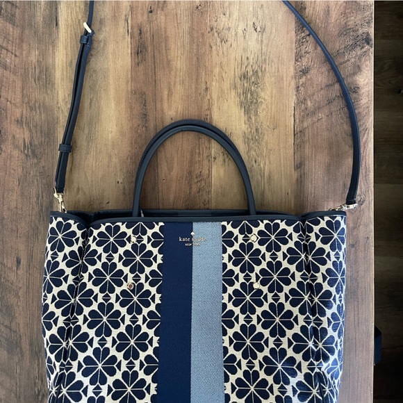 NWT Kate Spade Spade Flower Medium Tote KE481 - Picture 4 of 5